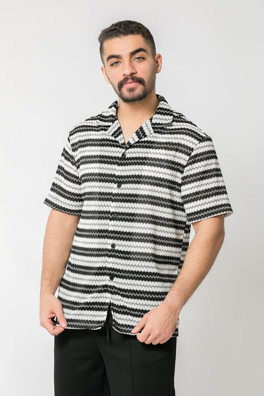 قميص رجالي مخطط بنسيج محبوك