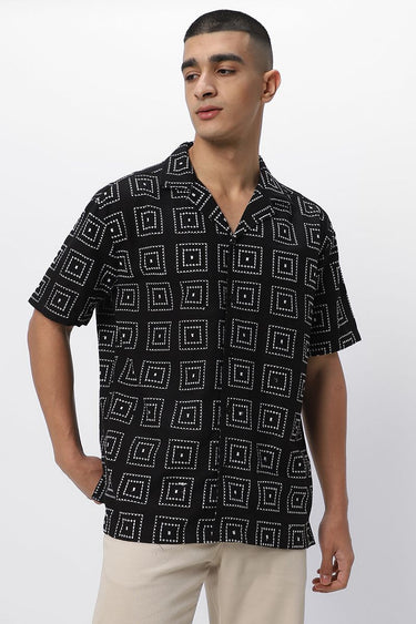 قميص رجالي بنمط طبعات