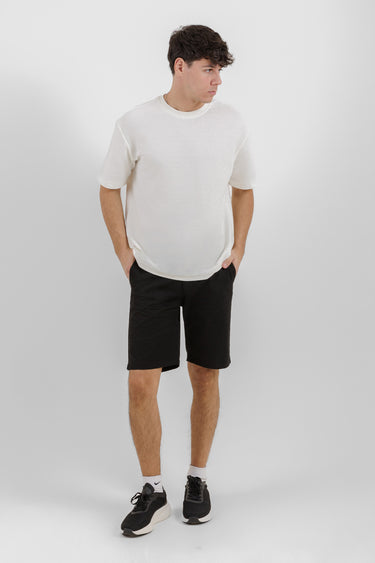 شورت أساسي بتصميم عملي