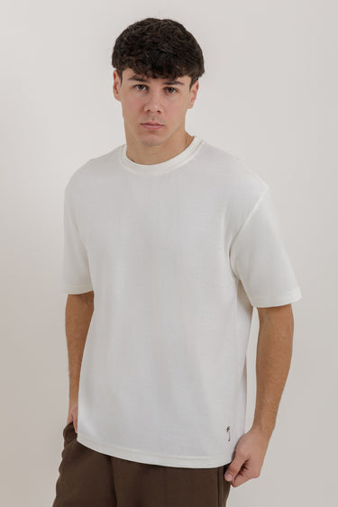 تيشيرت بأكمام قصيرة وقصة مريحة