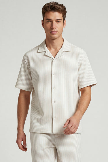 قميص مخطط بياقة مريحة