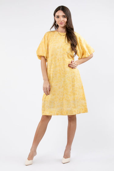 فستان نسائي بطبعات وأكمام منفوخة