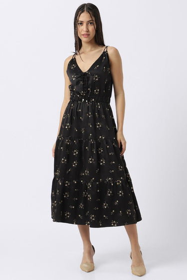 فستان نسائي بدون أكمام وبنمط مطرز