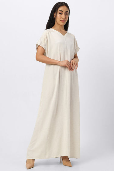 فستان نسائي ماكسي بتفاصيل مطرزة