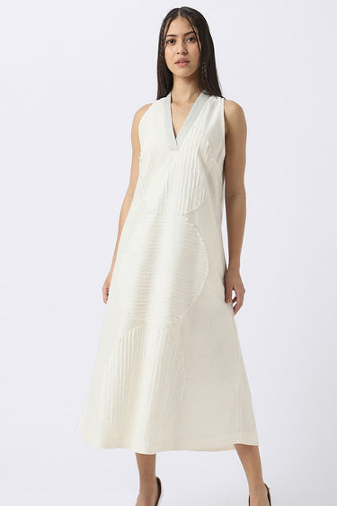 فستان نسائي بخطوط نسيج مدروزة