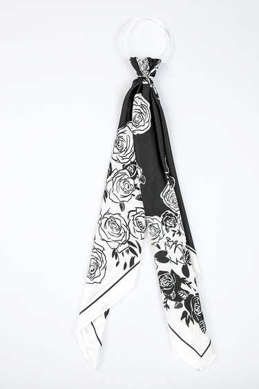 وشاح نسائي بنقشة