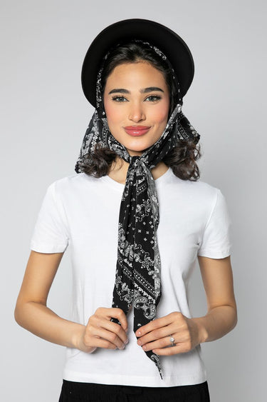 إكسسوار نسائي صيفي أنيق شال مع تفاصيل قبعة