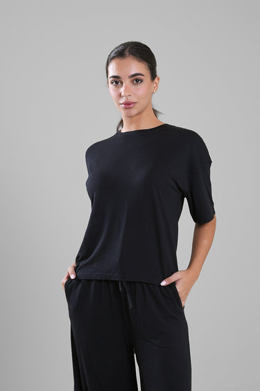 بلوزة نسائية بأكمام قصيرة وقصة مريحة