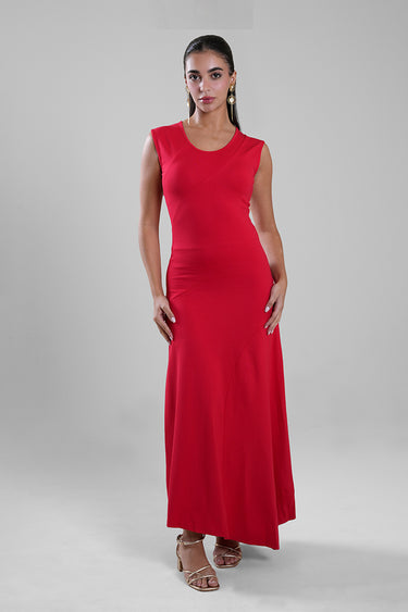 فستان بدون أكمام بقصة انسيابية