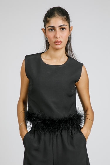 بلوزة بدون أكمام مع تفاصيل ريش