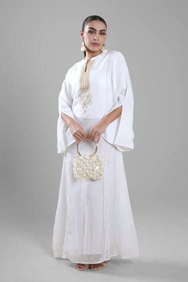 فستان قفطان طويل بتطريز أمامي