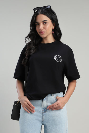 تيشيرت طويل بقصة واسعة مع طبعة