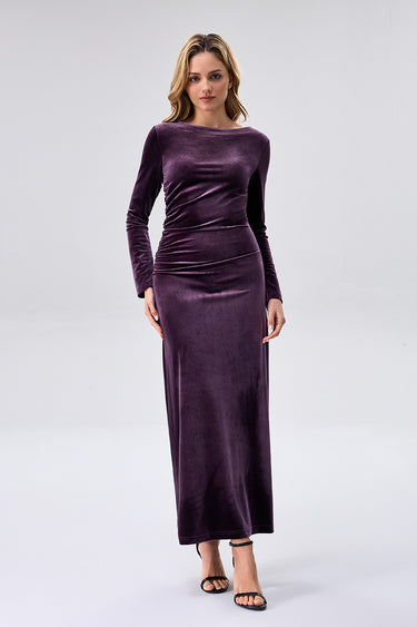 فستان ماكسي مخملي بأكمام طويلة