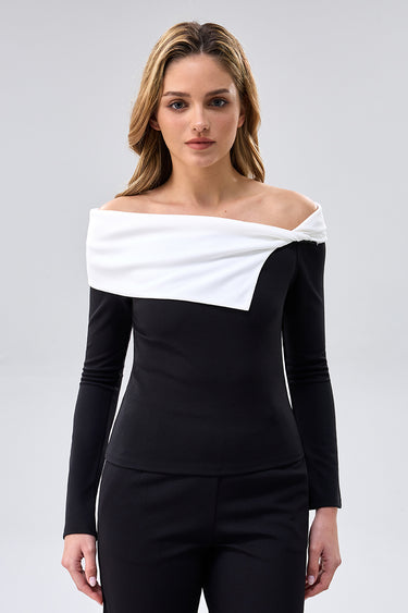 بلوزة بأكتاف مكشوفة بتصميم متباين