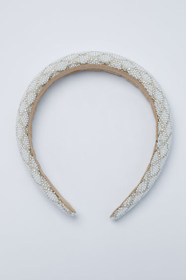 طوق شعر مزين بحبات لؤلؤية