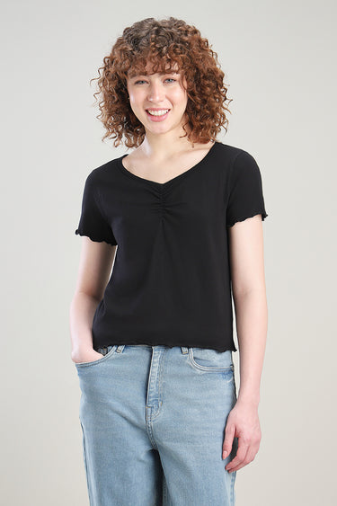 بلوزة كاجوال بتفصيل مزموم