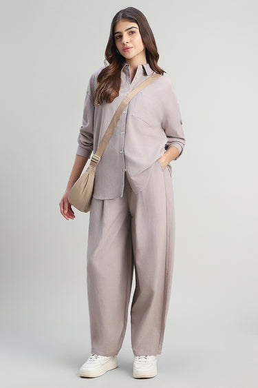 بنطلون بقصة واسعة مريحة