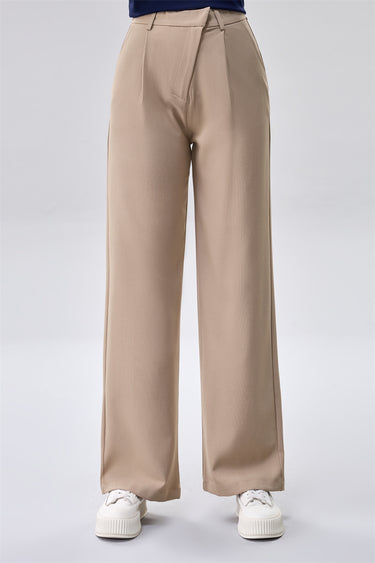 بنطلون واسع بقصة أنيقة