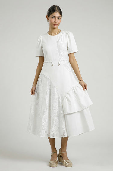 فستان ميدي بتفاصيل دانتيل