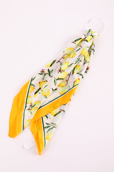 وشاح ساتان أنيق بنقشة الفواكه