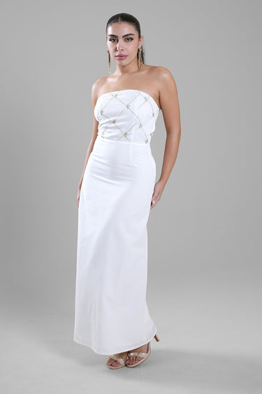 فستان بدون أكتاف بتطريز أنيق