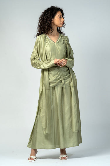 فستان نسائي طويل بتصميم طبقات