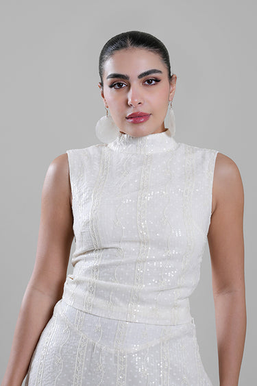 توب بدون أكمام برقبة عالية مزين