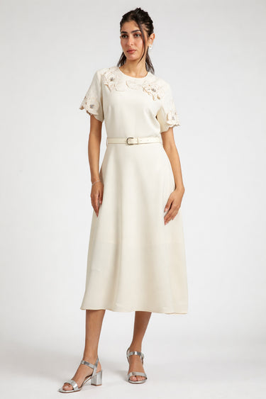 فستان ميدي بحزام وتطريز ورد