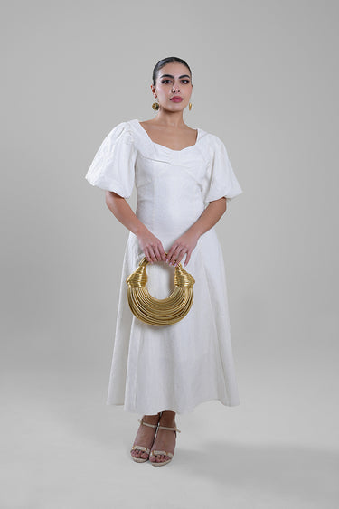 فستان طويل بنسيج بارز وأكمام منفوخة