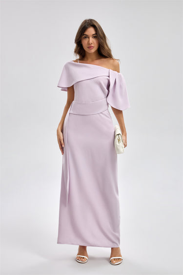 فستان ماكسي بتصميم كتف واحد وقصة أنيقة