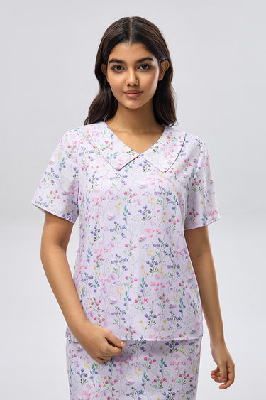 بلوزة بنقشة مع أكمام قصيرة