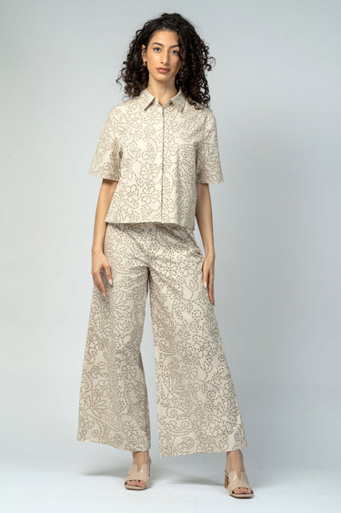 بنطلون واسع بطبعة زخرفية