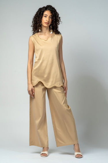 بنطلون واسع بتفاصيل طيات