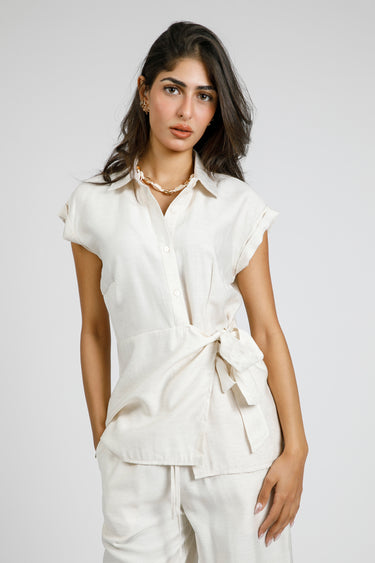 قميص بأكمام قصيرة مع رباط جانبي