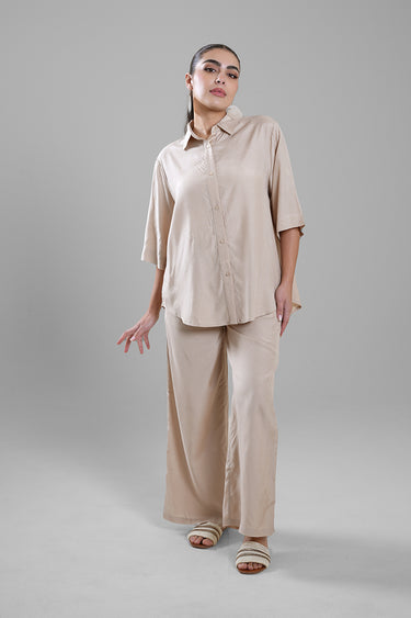 بنطلون نسائي بقصة مستقيمة