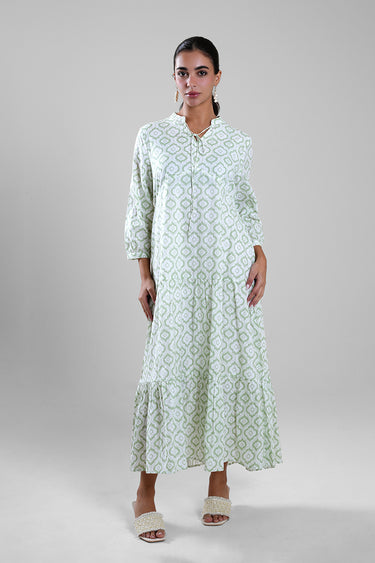 جلابية نسائية بطبعة ورباط عند الياقة