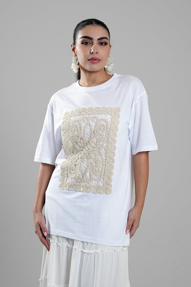 تيشيرت واسع بتفصيل دانتيل أمامي