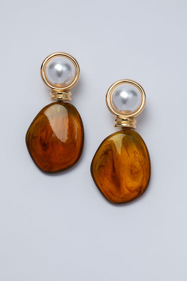 أقراط متدلية بتفاصيل لؤلؤية وعقيقية