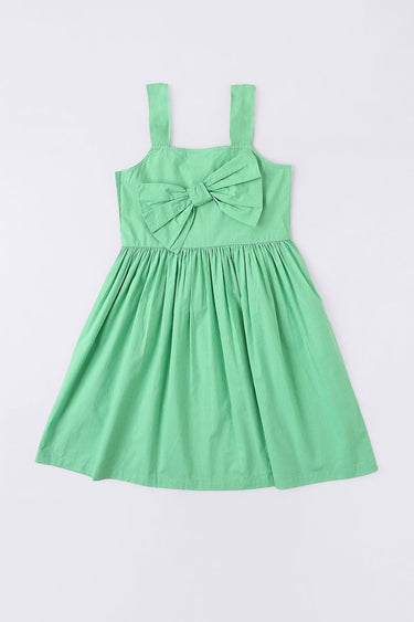 فستان بناتي ببيون من الجهة الأمامية