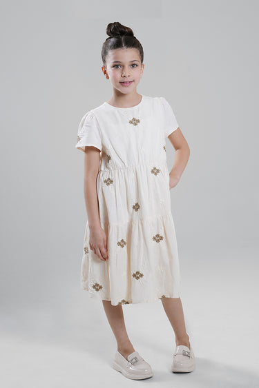 فستان بناتي بطبقات مع تفاصيل تطريز