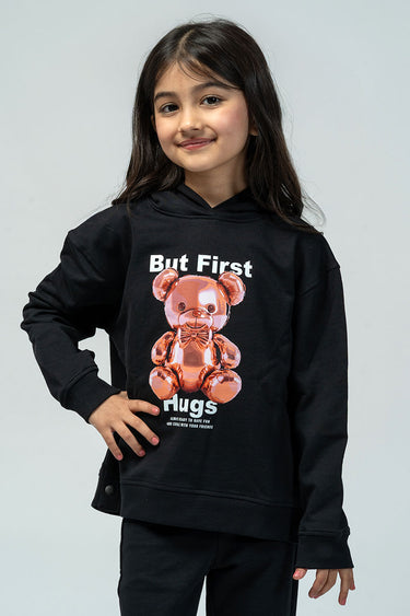 هودي بطبعة مرحة وأكمام طويلة