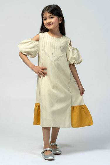 فستان ميدي بتطريز وأكمام منفوشة