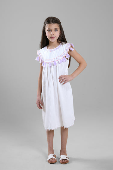 فستان بدون أكمام بتفاصيل زخرفية