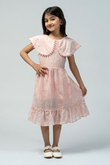 فستان مطرز بياقة كاب ورباط خلفي