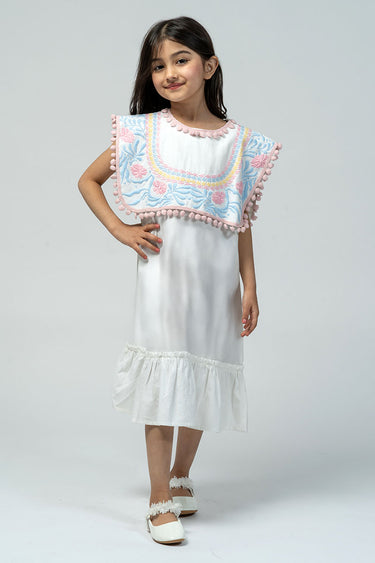 فستان بدون أكمام بتفاصيل مطرزة