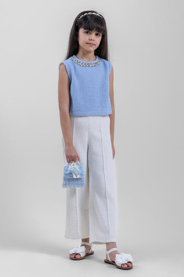 بنطلون بقصّة واسعة ونسيج محبوك