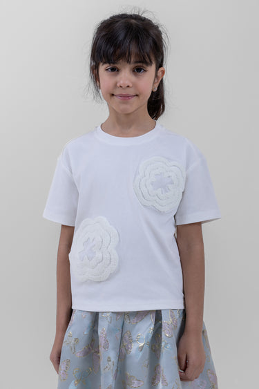 تيشيرت بنات بأكمام قصيرة وتفاصيل بارزة