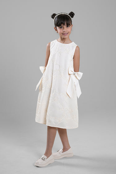 فستان بدون أكمام بتفاصيل عقد جانبية